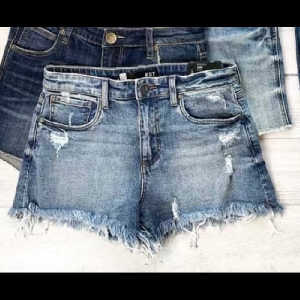 KUT from the cloth mid-rise boyfriend short